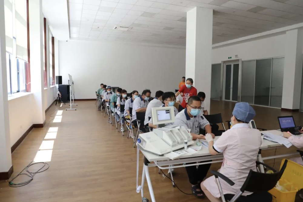 HJC黄金城官方网站献血日——热的不但是天，，，，，，，尚有那颗红色的心